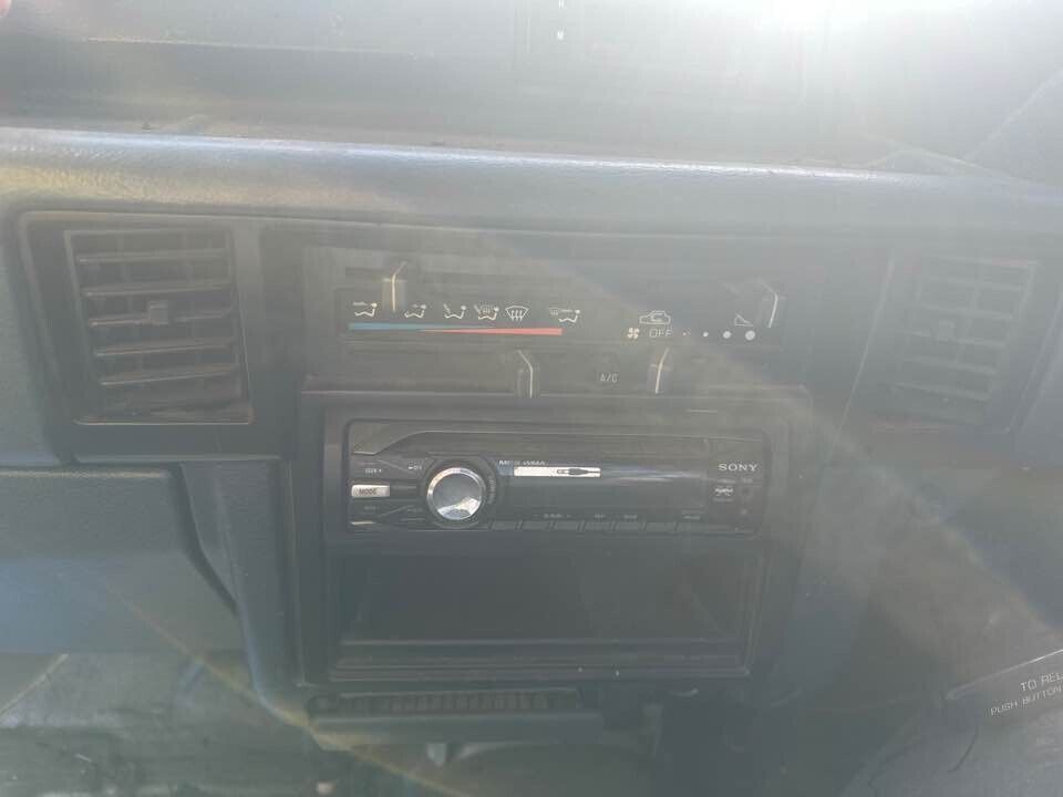 1992 Mitsubishi Triton  Aircon Vents Front CENTRE #B283