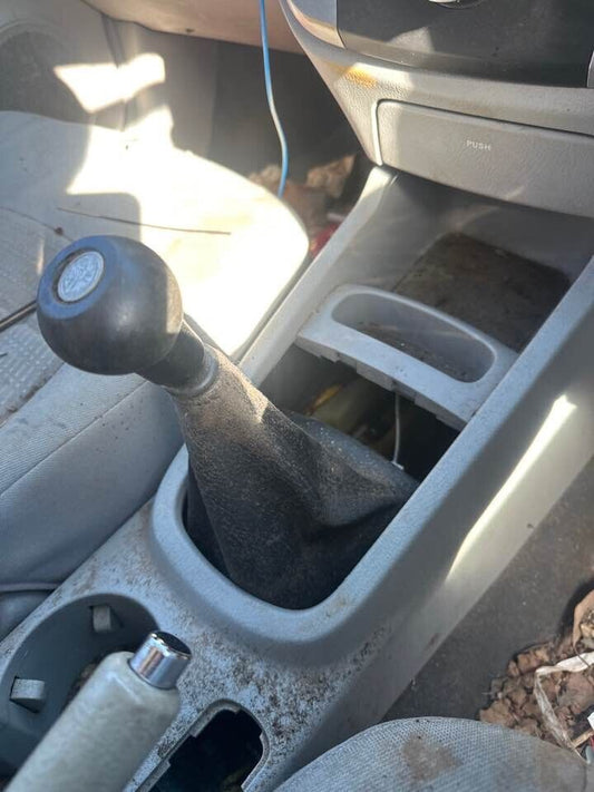 2007 Kia Cerato Gear Stick & boot #B272