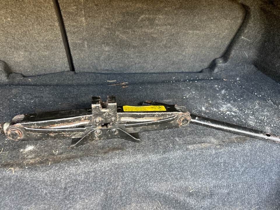 2008 Ford Fg Falcon Genuine Jack #B227