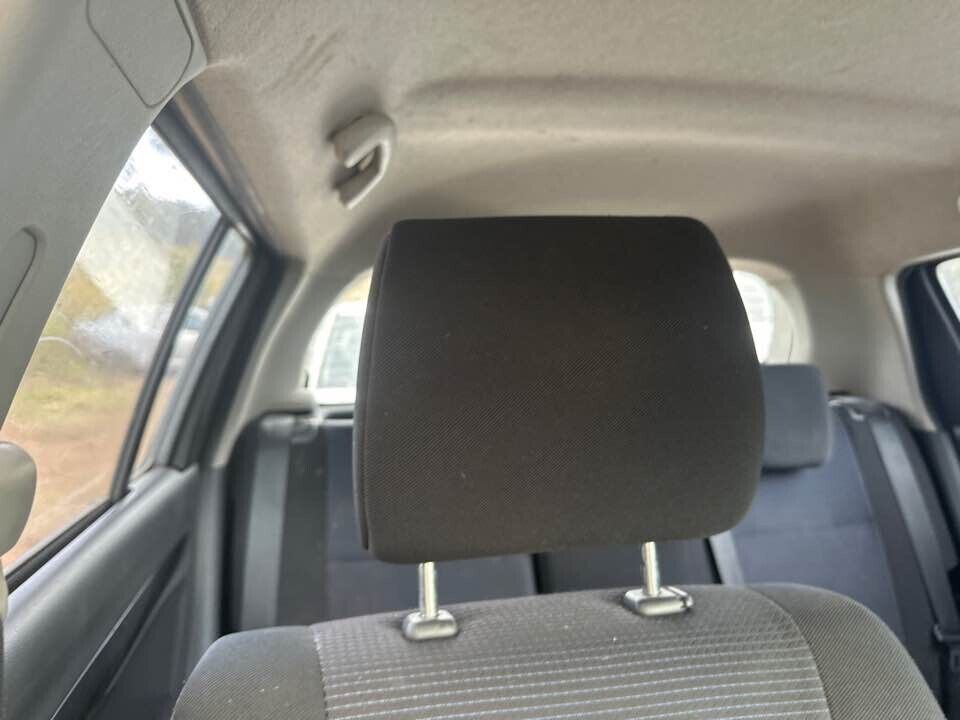 2007 Suzuki Swift RH Drivers Front Head rest #B228