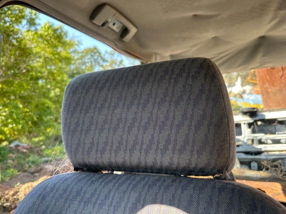 1994 Holden Vr Commodore RH Drivers Front Head rest #B419