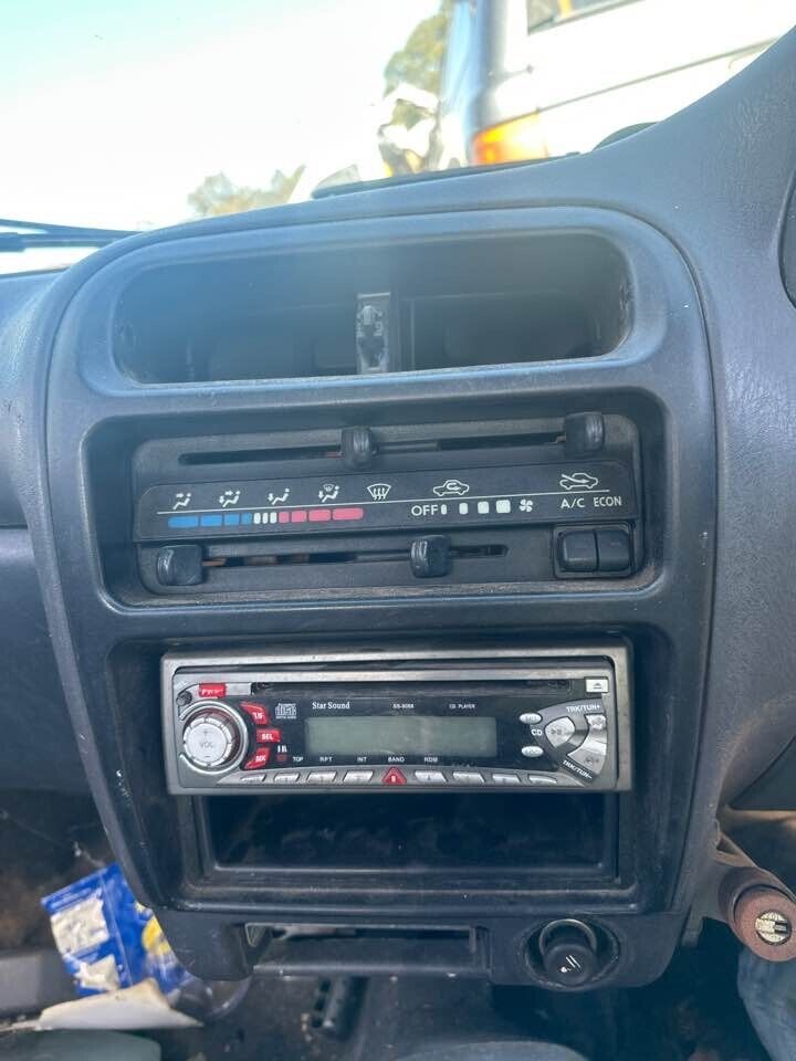 1993 Daihatsu Charade Centre Dash Facia #B340