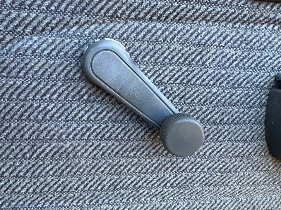 1992 Toyota 4Runner RH Drivers Front Window Winder Handle #B284