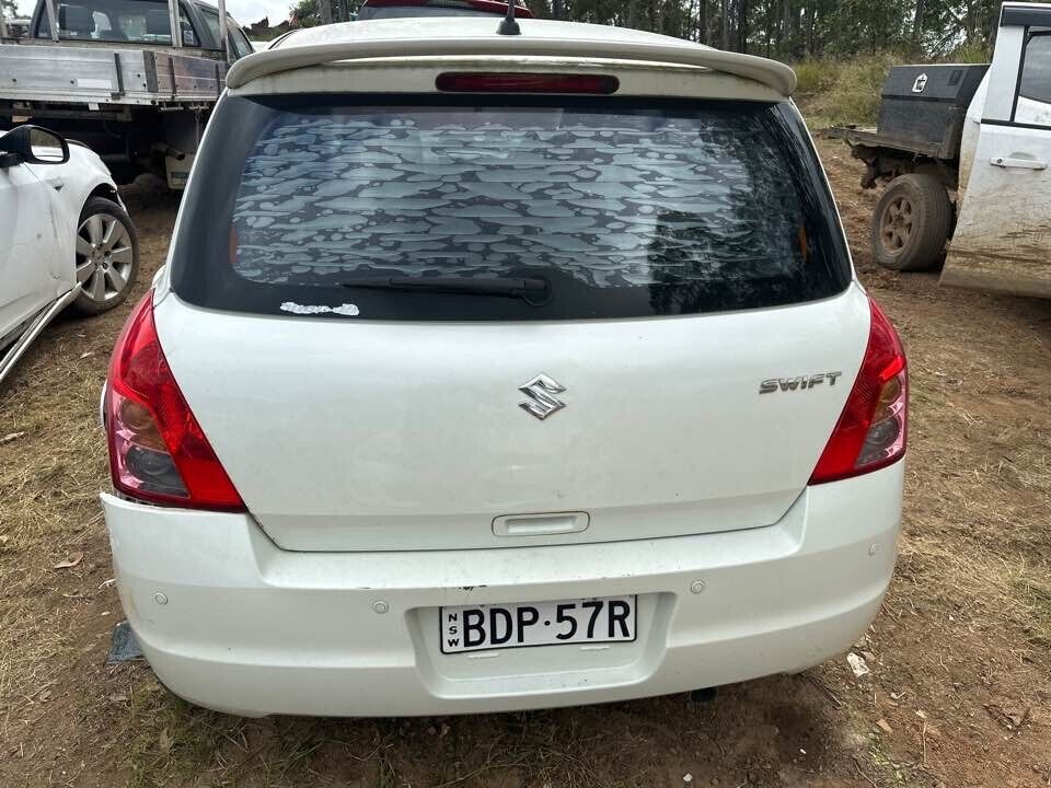 2007 Suzuki Swift RH Drivers rear Window Glass #B228