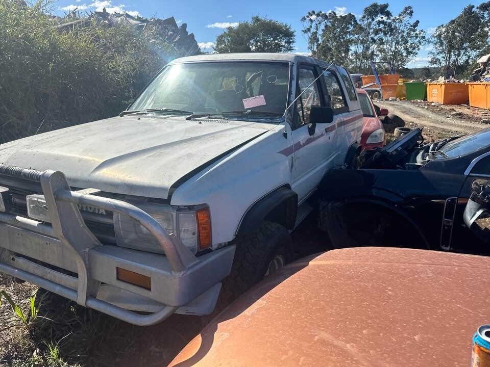 1989 Toyota 4Runner Rh Drivers Bonnet Hinge #B276