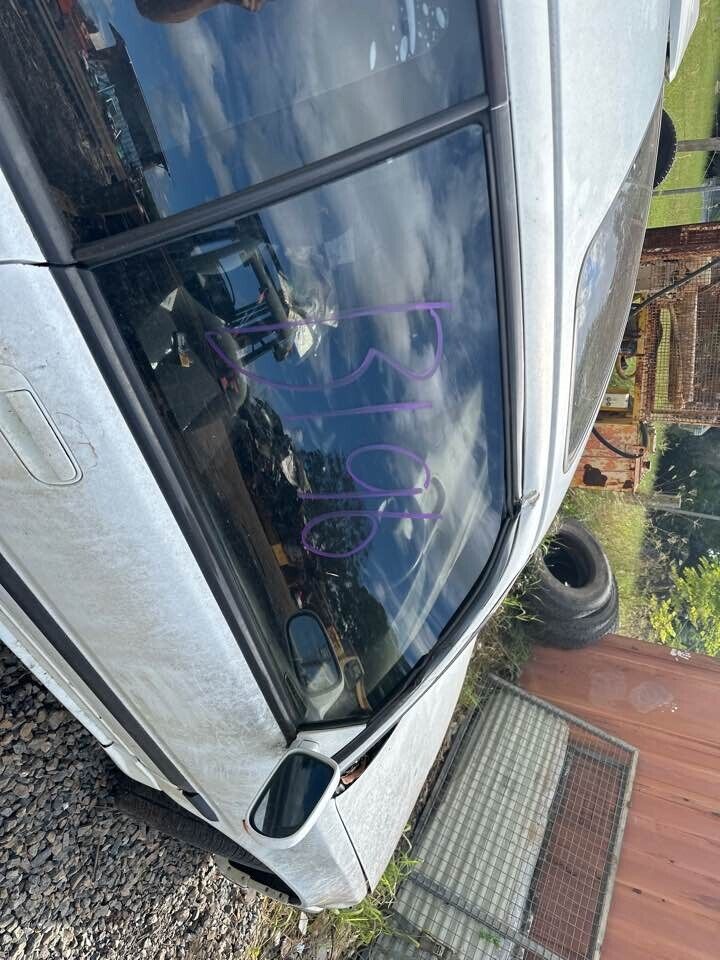 1992 Honda Integra RH Drivers Front Window Glass #B196