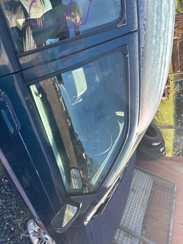 1994 Ford Ed Falcon RH Drivers Front Window Glass #B195