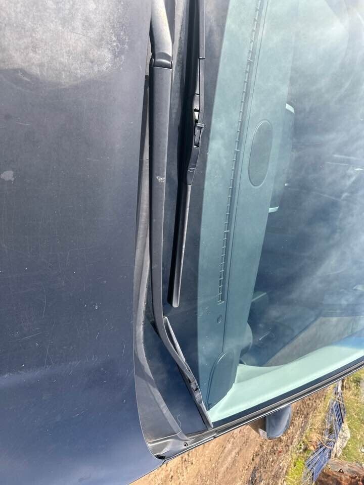 2007 Mazda Cx-7 LH Passengers Wiper Arm #B215