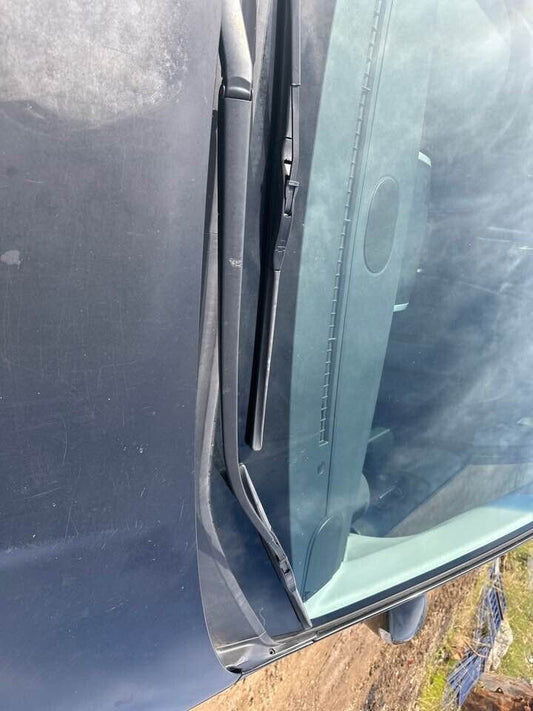 2007 Mazda Cx-7 LH Passengers Wiper Arm #B215