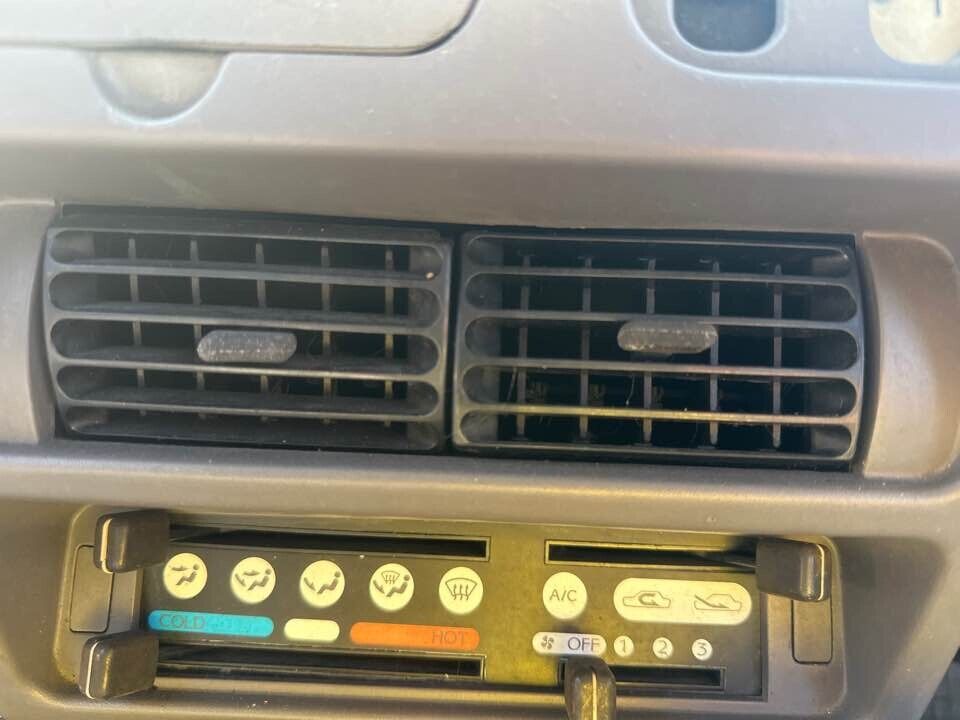 1994 Nissan S-Cargo Aircon Vents Front CENTRE #B261