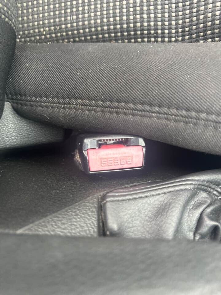 2007 Peugeot 407 Seat Belt Stalk LH Front #B137