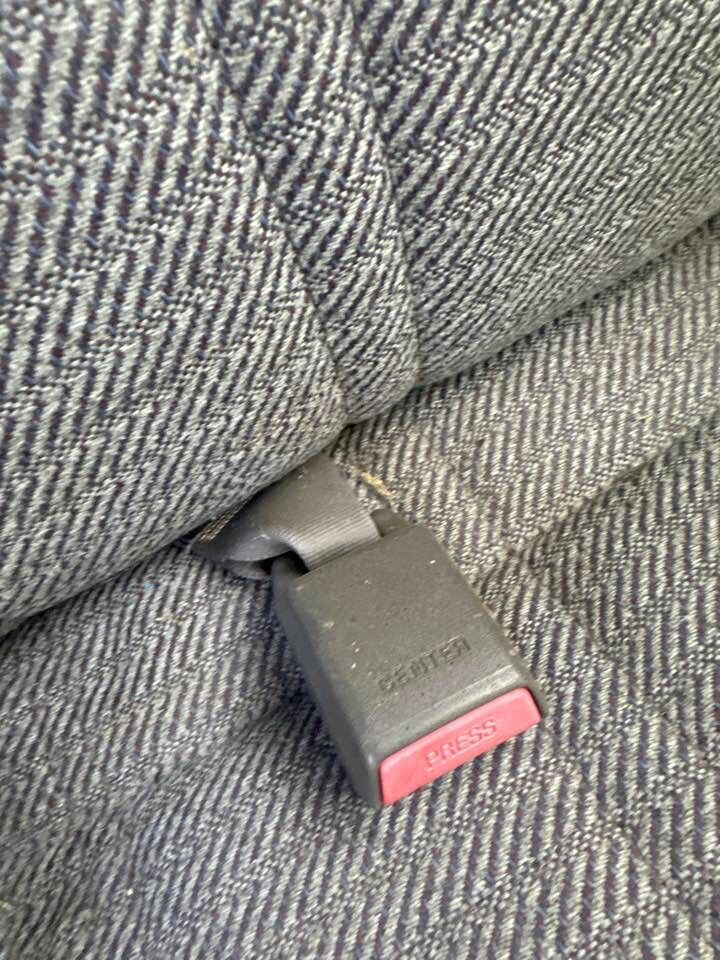 1992 Toyota 4Runner Seat Belt Stalk Centre Rear #B284