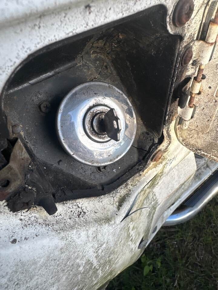 1993 Ford Raider Fuel Cap #B278