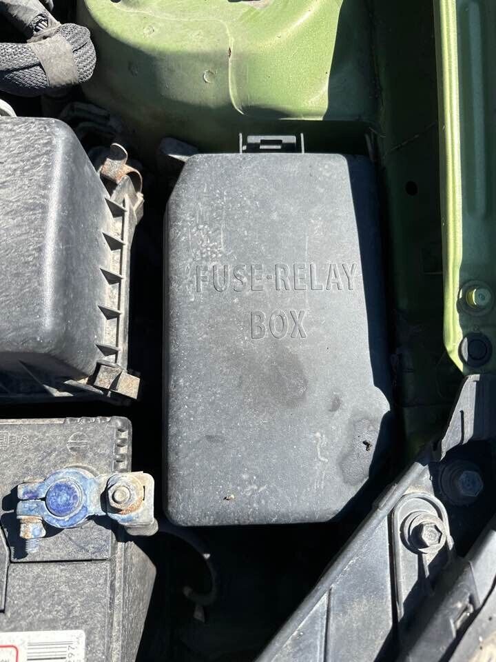 2007 Kia Rio Engine Bay Fuse Box #B209