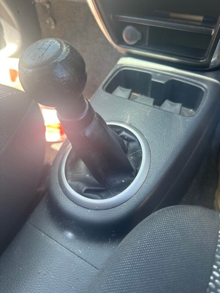 2007 Suzuki Sx4 Gear Stick & boot #B119