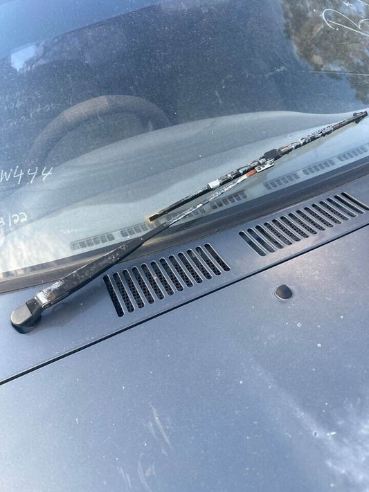 1990 Toyota 4Runner RH Drivers Wiper Arm #B279