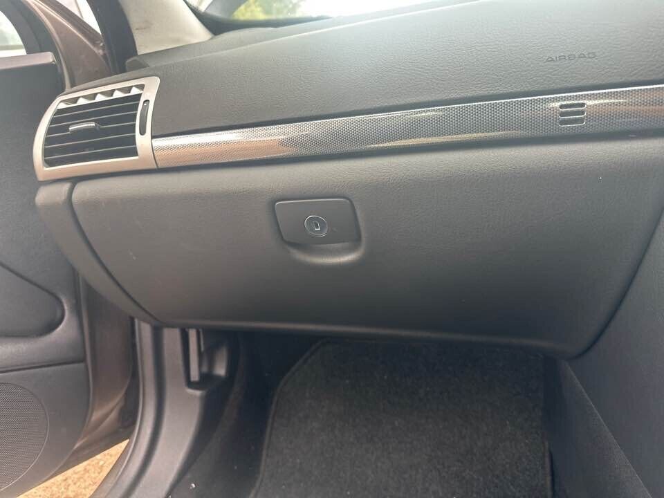 2007 Peugeot 407 Glove Box Lid #B137