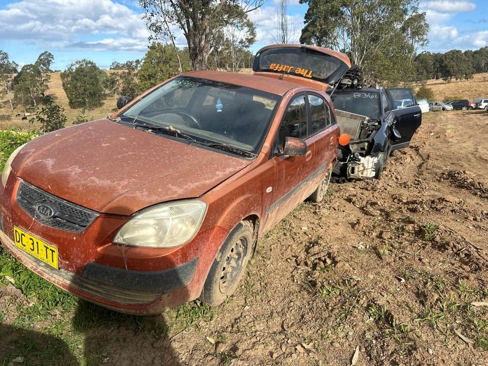 2007 Kia Rio Seat Belt Stalk Centre Rear #B357
