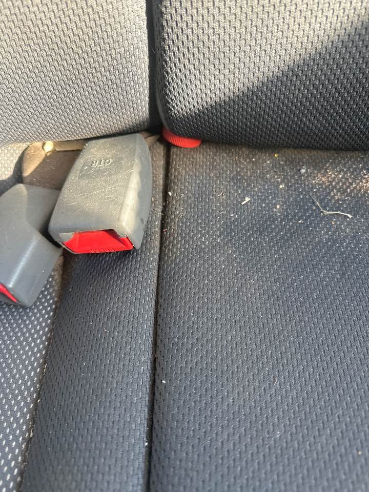 2007 Kia Rio Seat Belt Stalk Centre Rear #B357