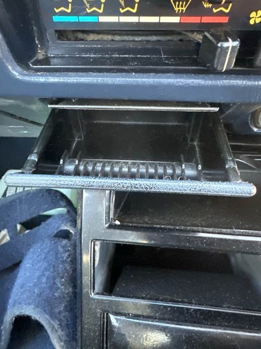 1987 Mitsubishi Magna Ashtray Front Centre #B344