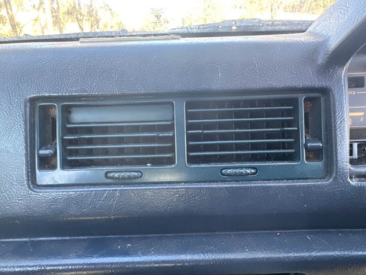 1987 Mitsubishi Magna Aircon Vents Front CENTRE #B344