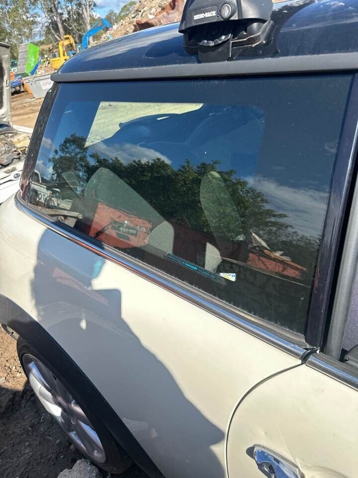2007 Mini Cooper Cargo Glass RH Rear #B389