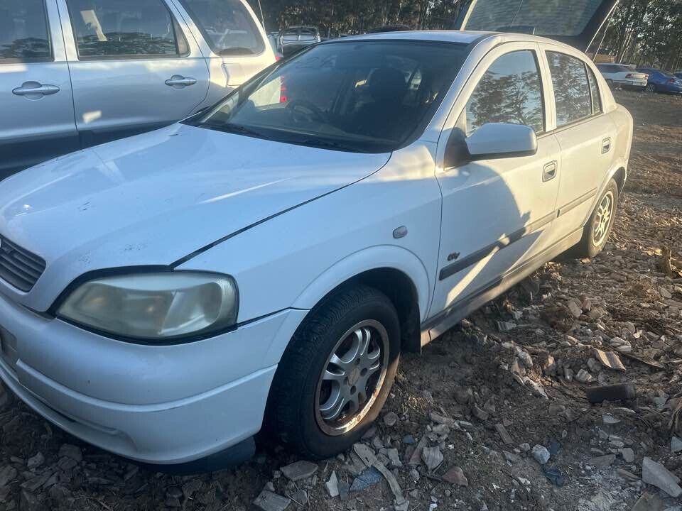 2003 Holden Astra Door Locking Mechanism LH Passengers Front #B424