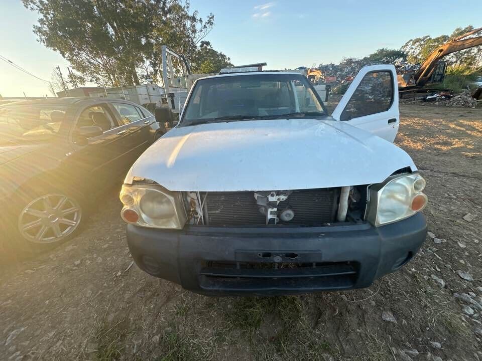 2003 Nissan Navara D22 LH Passengers Wiper Arm #B247