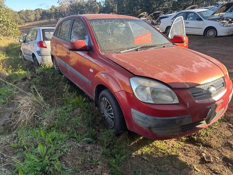 2007 Kia Rio RH Front Door Check Strap #B345