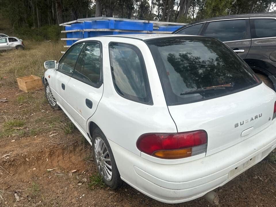 1996 Subaru Impreza RH Drivers Front Head rest #B406