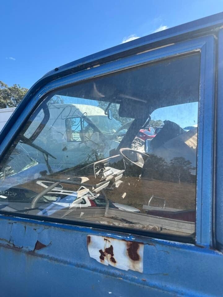 1991 Toyota Ace Truck LH Passengers Front Window Glass #B297