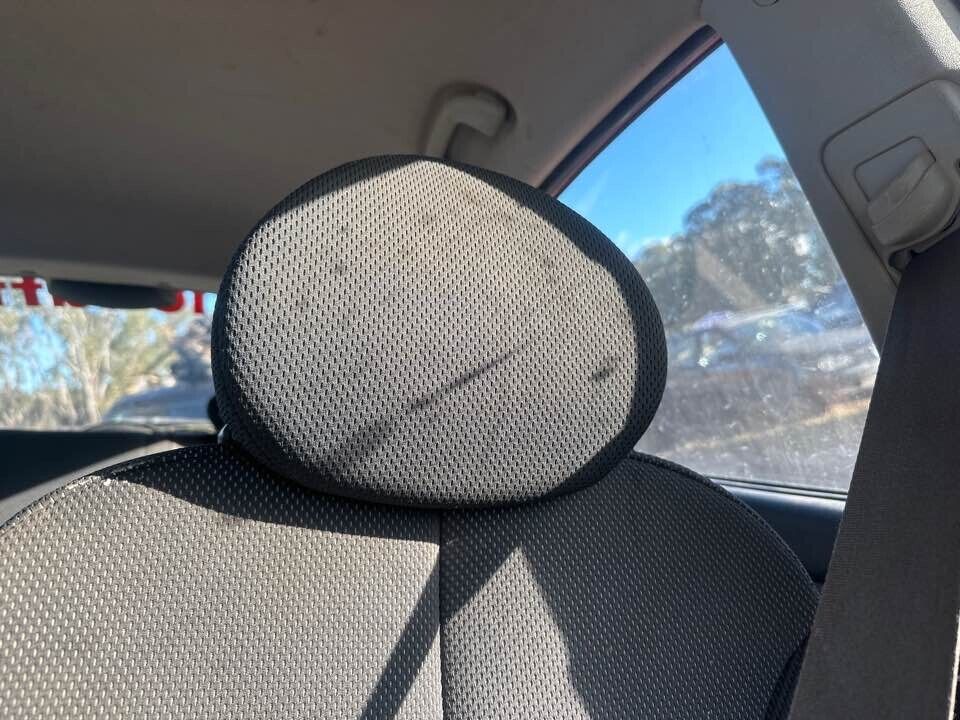 2007 Kia Rio LH Passengers Front Head Rest #B357