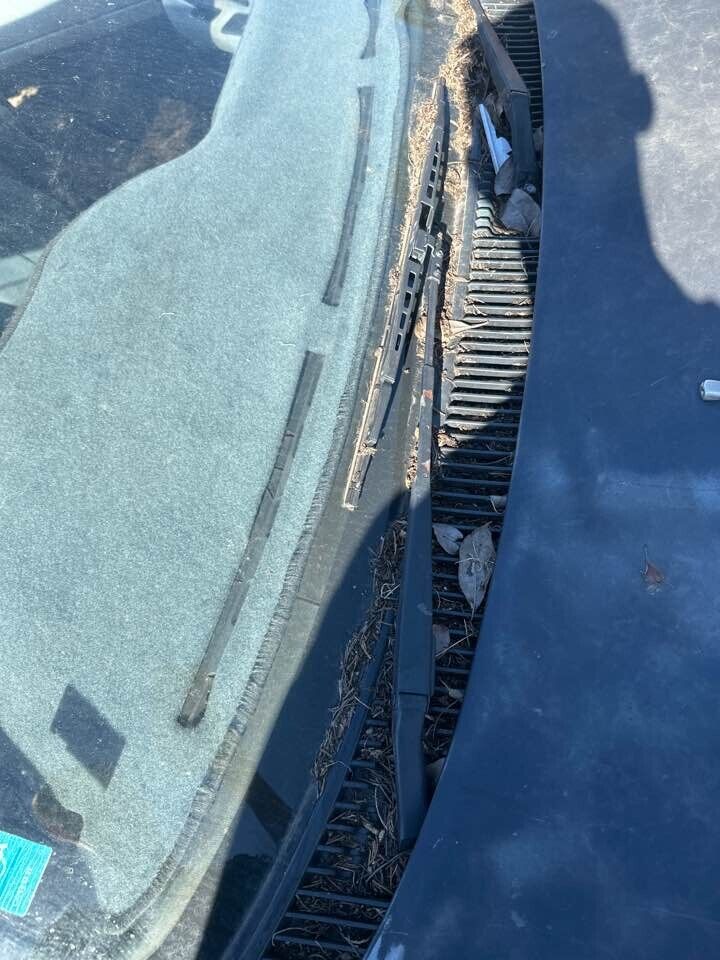 1992 Toyota Corolla RH Drivers Wiper Arm #B241