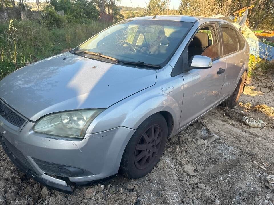 2007 Ford Focus RH Front Door Lower Door Hinge #B429