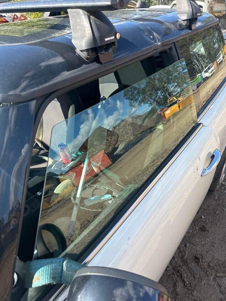 2007 Mini Cooper LH Passengers Front Window Glass #B389