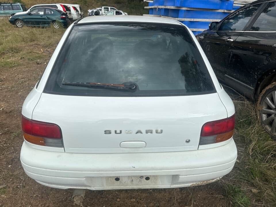 1996 Subaru Impreza RH Drivers Front Head rest #B406