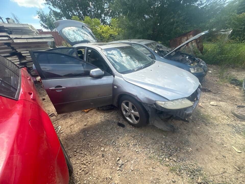 2003 Mazda 6 RH Drivers Front Door Trim #B164