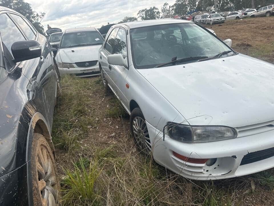 1996 Subaru Impreza RH Drivers Front Head rest #B406