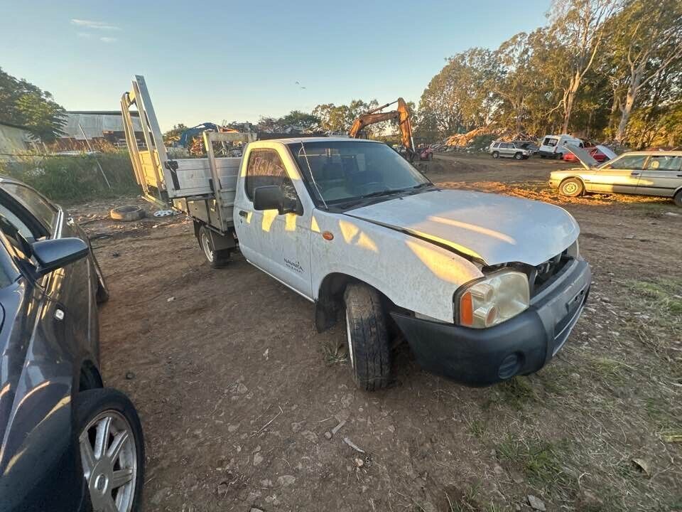 2003 Nissan Navara D22 LH Passengers Wiper Arm #B247