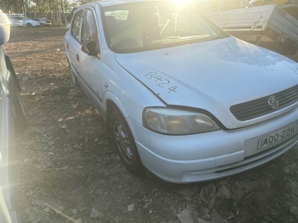 2003 Holden Astra Door Locking Mechanism LH Passengers Front #B424