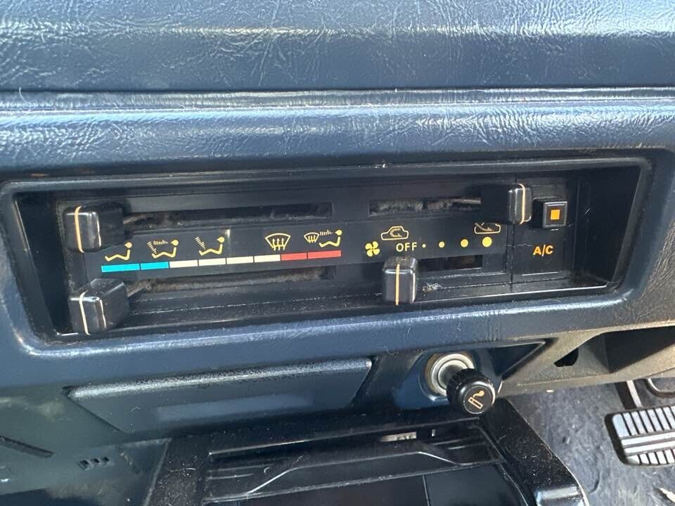 1987 Mitsubishi Magna AC Controls #B344