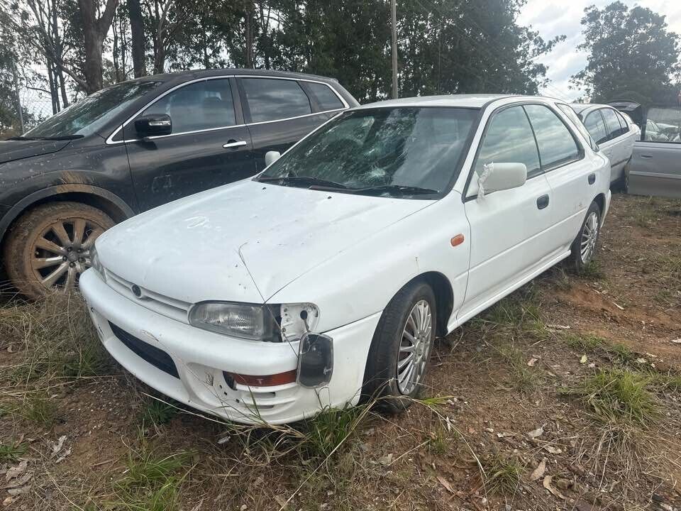 1996 Subaru Impreza RH Drivers Front Head rest #B406