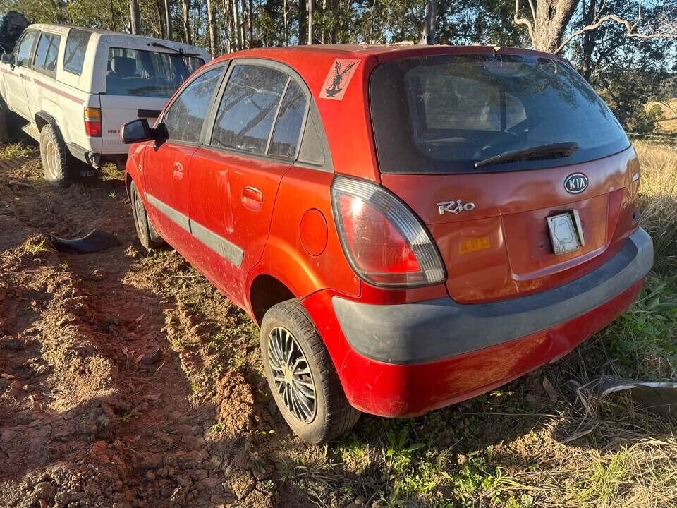 2007 Kia Rio Lower Control Arm LH Passengers Front #B345