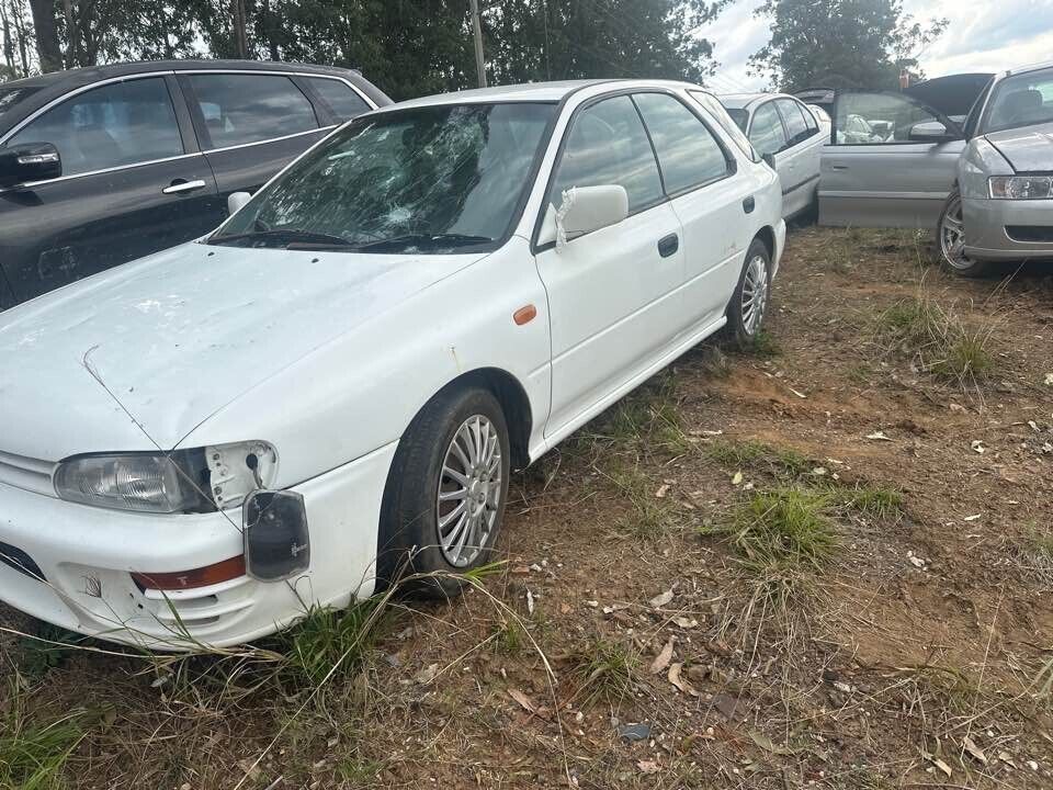 1996 Subaru Impreza RH Drivers Front Head rest #B406