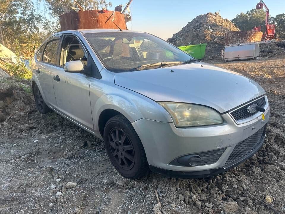 2007 Ford Focus RH Front Door Lower Door Hinge #B429