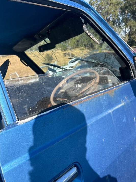 1991 Toyota Ace Truck RH Drivers Front Window Glass #B297