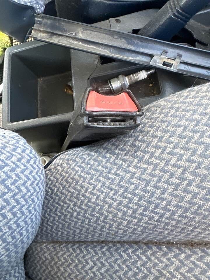 1987 Mitsubishi Magna Seat Belt Stalk RH Front #B344