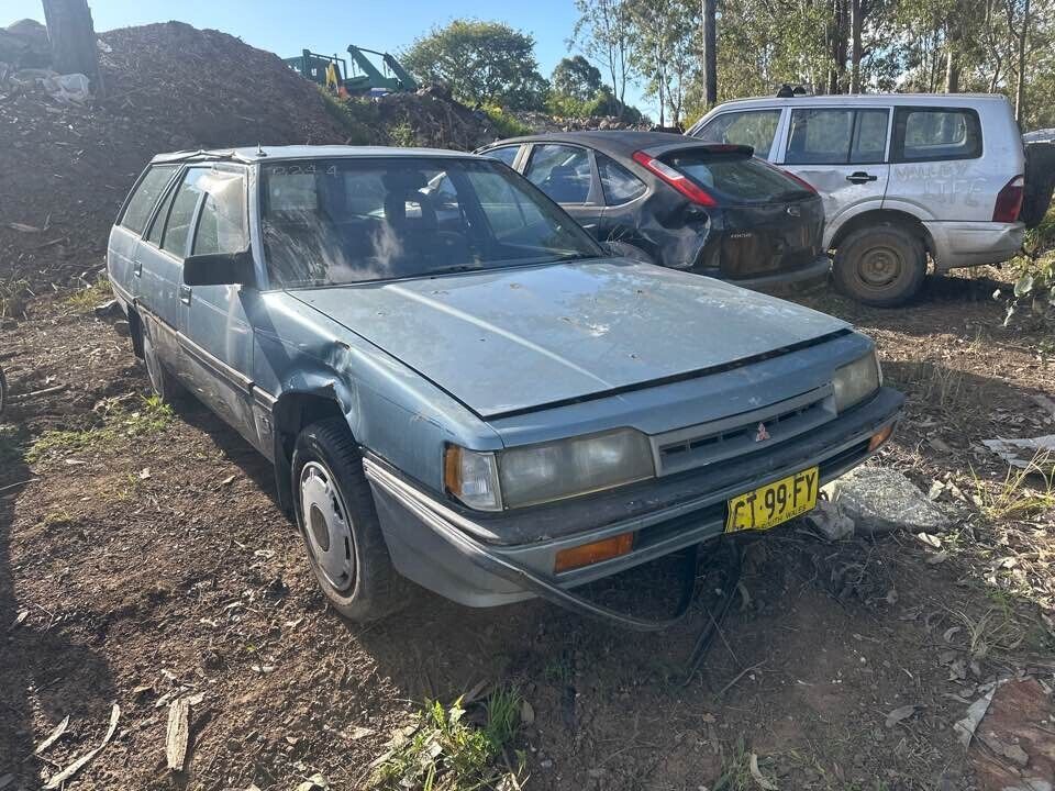 1987 Mitsubishi Magna Upper Grab Handle LH Rear #B344