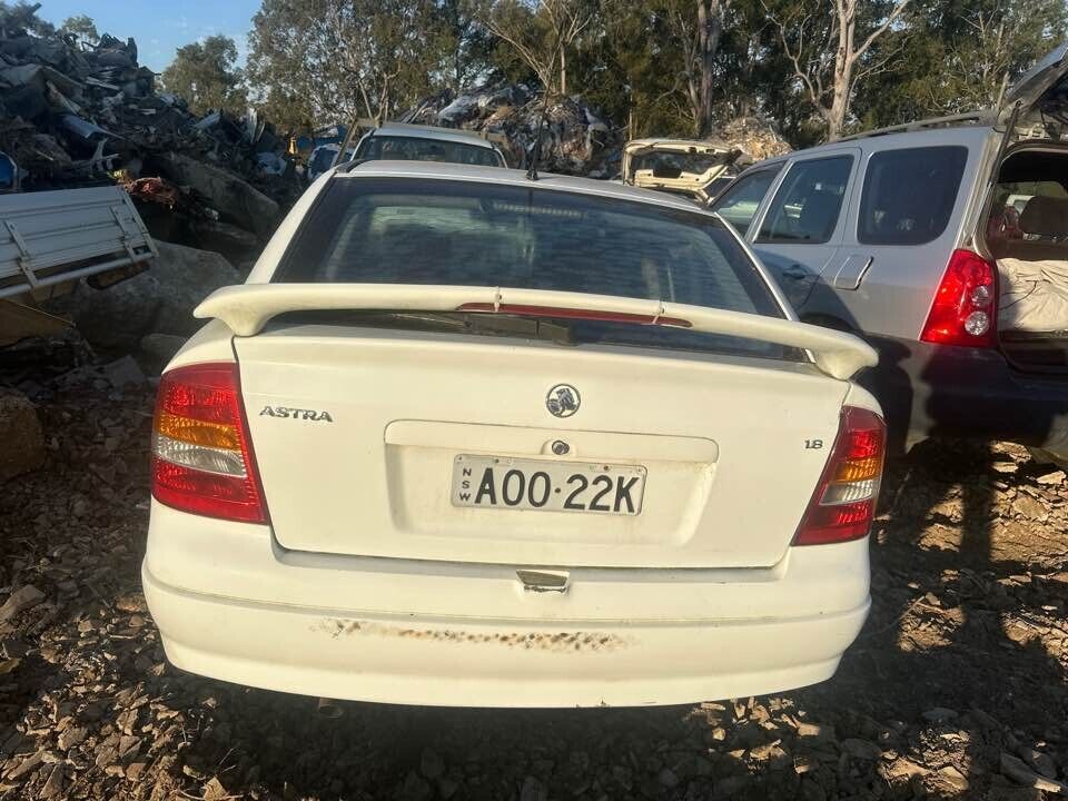 2003 Holden Astra Door Locking Mechanism LH Passengers Front #B424