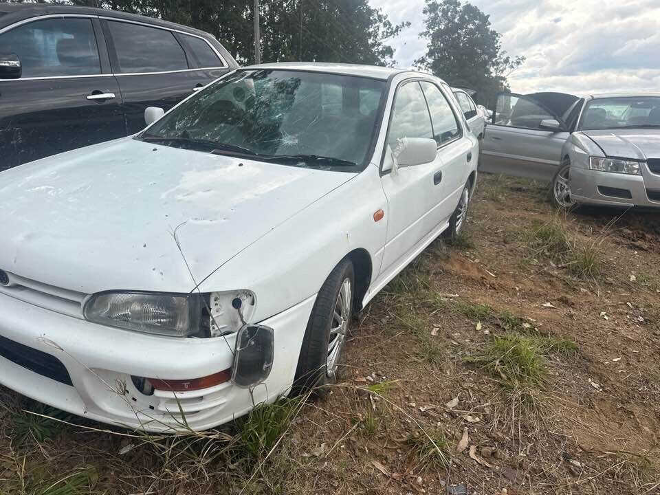 1996 Subaru Impreza RH Drivers Front Head rest #B406